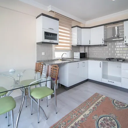 Comfortable With Balcony In Διαμέρισμα